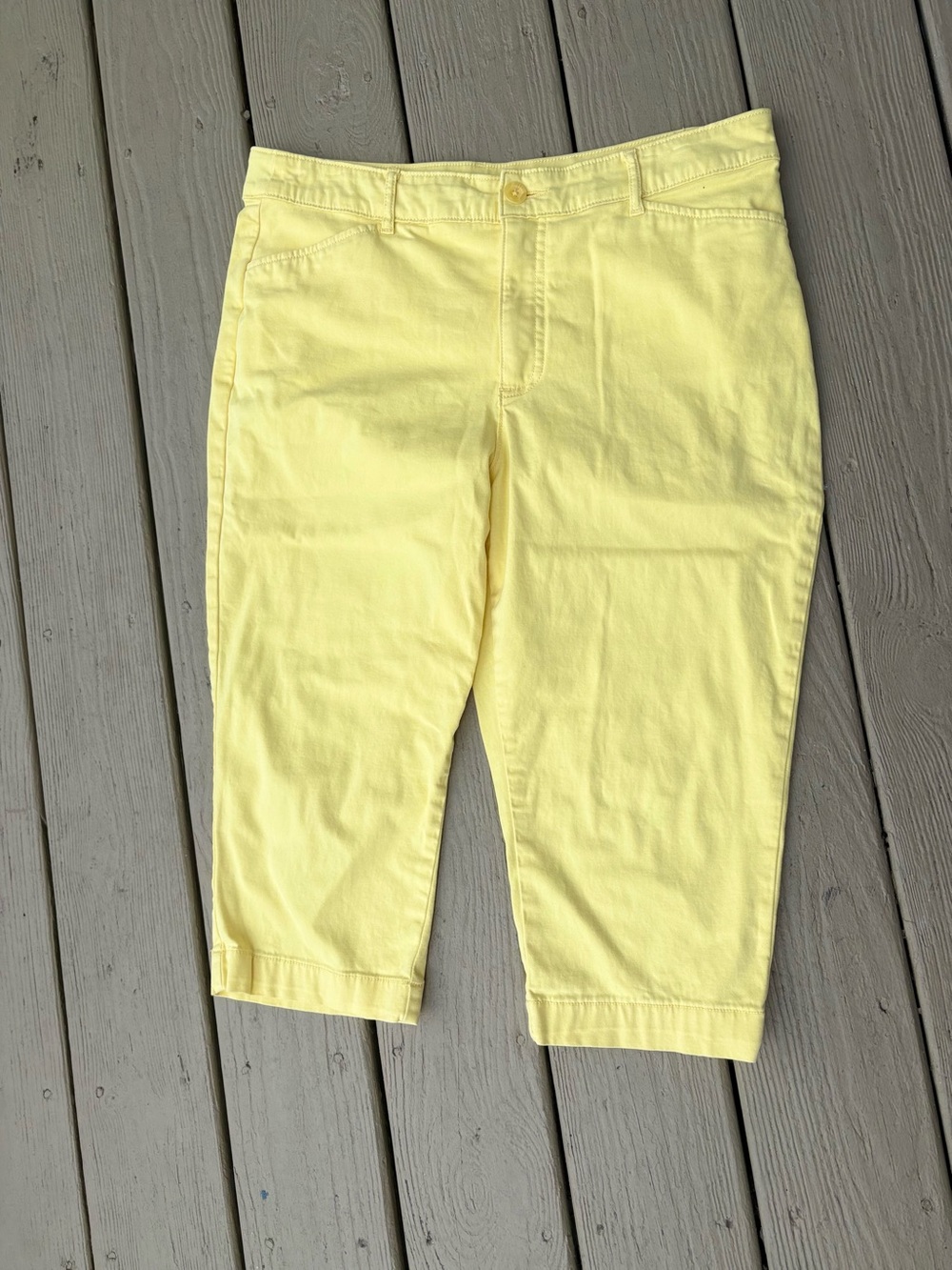 ST. JOHNS BAY Woman’s Pale Yellow High Rise Flat Front Capri Pants, Size: 12